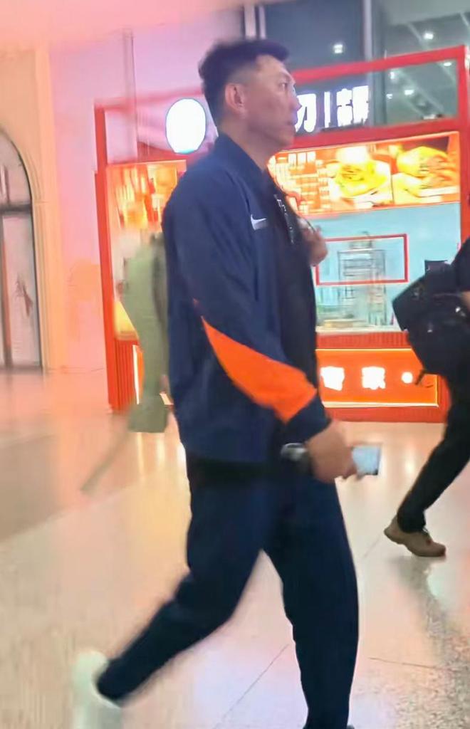 Coco悼念谢贤说出分开真相:没拿2000万,却卖了谢霆锋的劳斯莱斯