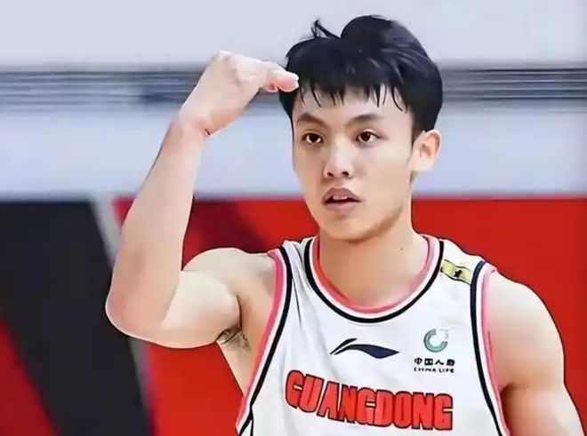 杰拉德·巴特勒复仇新片血洗派拉蒙榜,播放量断层第一
