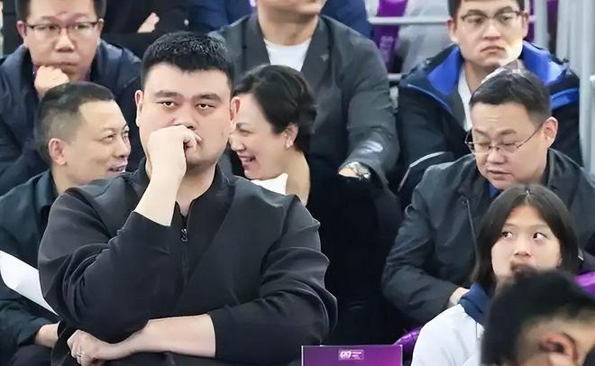 “去香港看演唱会被取消低保”引热议,网友称表妹前往香港看演唱会,全家低保资格被取消