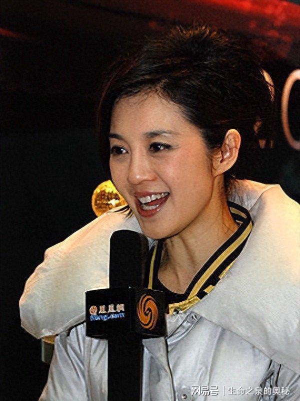 库里签约李宁登全美热搜!萌神称永久友谊 美记透露商业布局细节