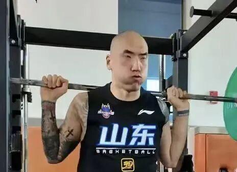 徐杰更新赴美vlog!强化持球+三分+中投,期待下赛季杜锋多给球权