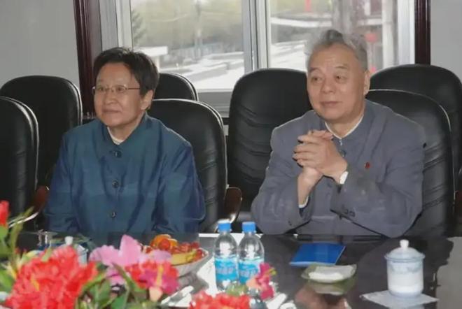 超级世界波!阿尔瓦雷斯绝杀,破世界杯6场球荒,阿根廷全队狂欢