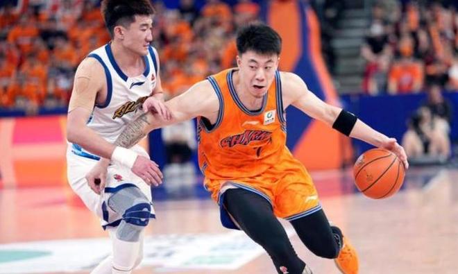 疆超联赛进行时丨阿勒泰队抵达阿克苏开启赛前冲刺训练